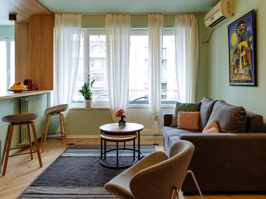 Great Views In Piata Romana Apartment