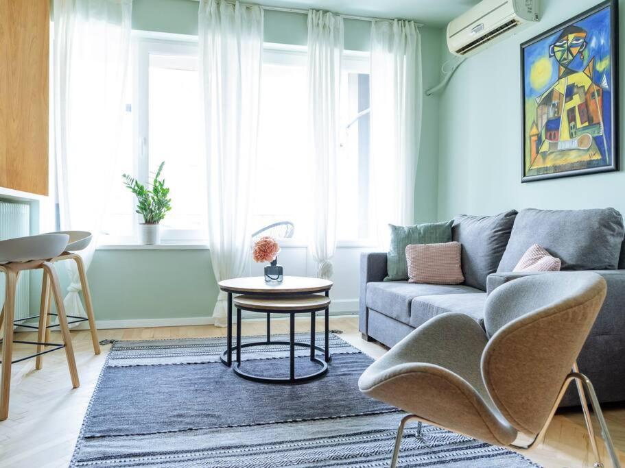 Great Views In Piata Romana Apartment *