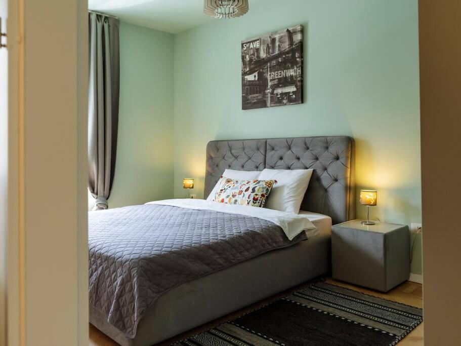 Great Views In Piata Romana Apartment